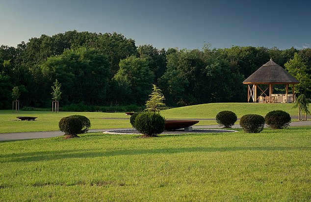 BT-Green Impression Ausblick in den weitläufgen Gartenbereich